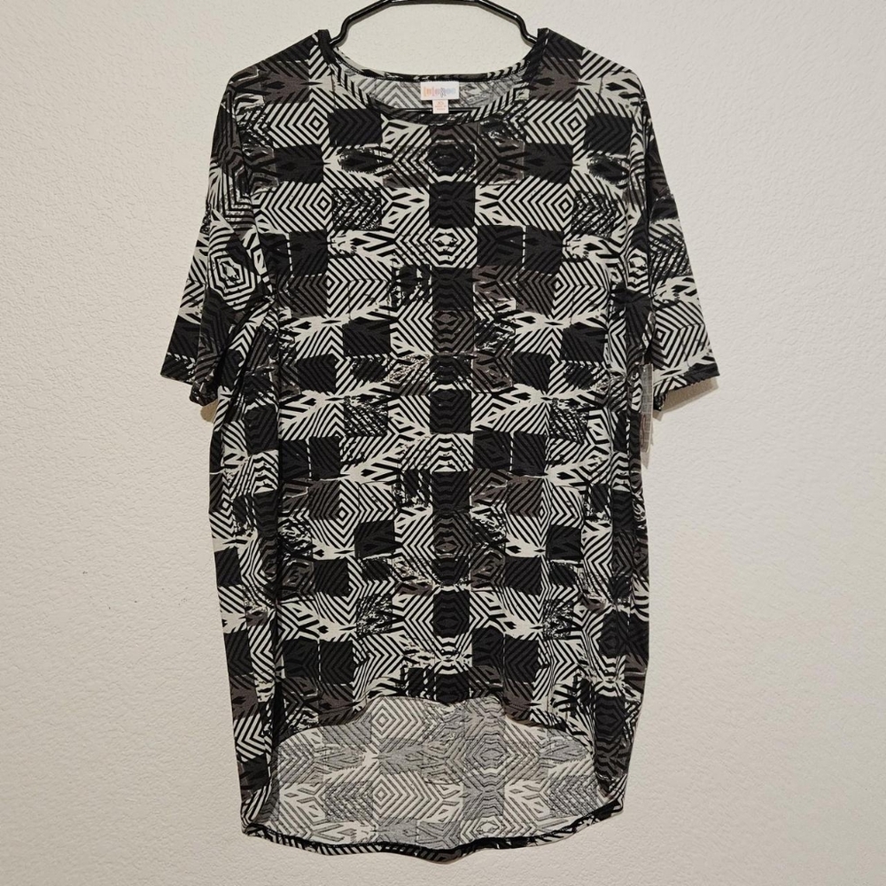 NWT LuLaRoe Geometric Black and White Top